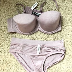Adore Me matching (strapless) bra and panty set
